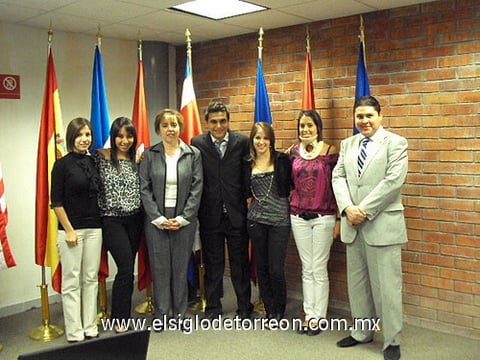 06112009 Ana Patricia Pereda, Alejandra Santibáñez, Rectora maestra Martha Silvia Argüelles Molina, Anhuar Giacomán Mah, Ana Rosa Quiroga, Elizabeth Román Lafont y maestro José Fernando López Aguilar, integrantes del comité saliente.