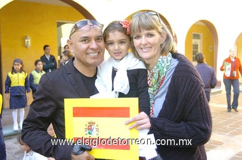 06112009 Familia Medina. Juan José, Karine y Solé.
