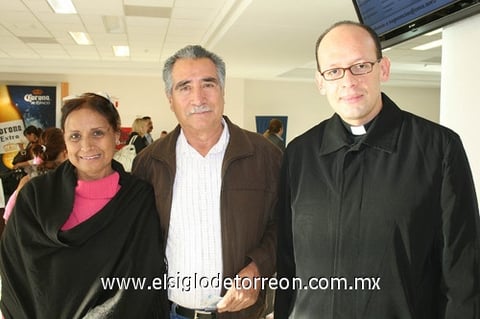 06112009 Puebla. Jorge Selva López fue despedido por José Luis y Sue Muñiz.