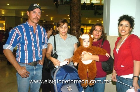 09112009 Jaime, María de los Ángeles, Irene, el pequeño Jaime y Maylin.   EL SIGLO DE TORREÓN / SERGIO REYES