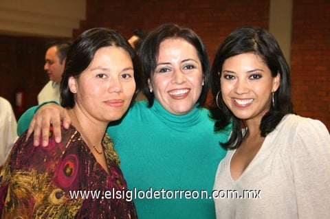 09112009 Zayne Robles, Ana Lidia Pérez y América Camora.