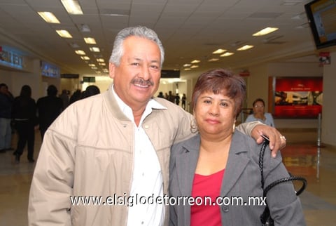 09112009 Ciudad Juárez. Teófilo Cepeda y Martha Padilla regresaron a su lugar de residencia.