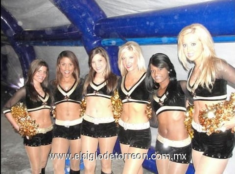 Las porristas del Santos de Nueva Orleans antes de salir a la cancha. Foto: Club Santos Laguna