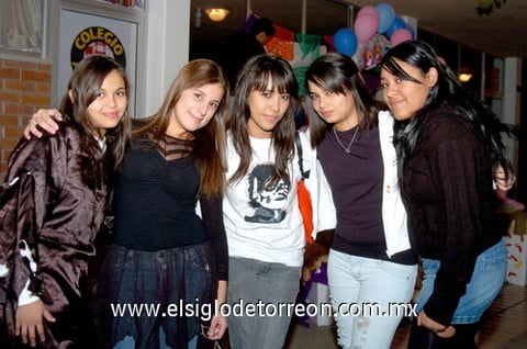 08112009  Caro, Ilse, Marifer, Paola y Brenda.