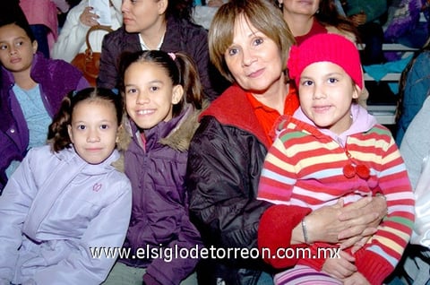 08112009 Malena Múzquiz, Paula, Mariela y Sofía.