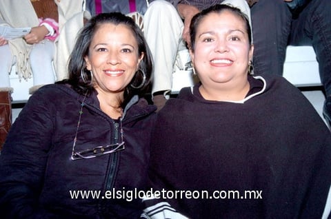 08112009 Adriana Guadalupe Rivera Veyna, Daniela Fernanda Aguilar y Miguel Aguilar.