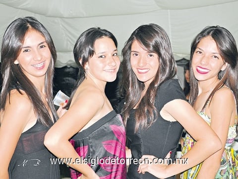 06112009 Muy contenta lució Karla Valeria durante la celebración de sus quince años, y estuvo rodeada de sus familiares y amistades allegadas. Las amigas de Karla Valeria estuvieron presentes en su fiesta.