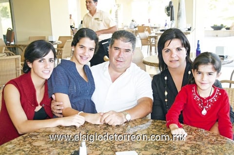 06112009 Cristina, Cristy, Iñaki, Maité y Sofi.