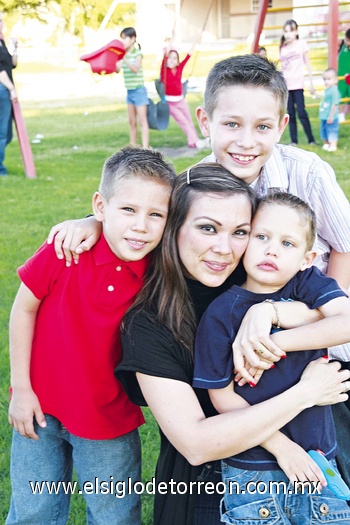 06112009 Sonia y Eugenio Fiscal. Daniela, Richie, Rodrigo y Daniel.