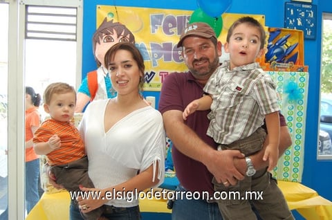 06112009 Marcelo, Ana Diz de Calleja, Antonio Calleja y el festejado Antonio.