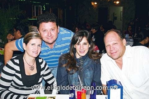 06112009 Gaby y Daniela. Pilar, Federico, Marcela y Güero.