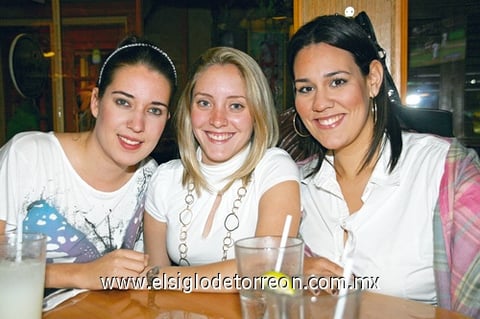 06112009 Cristi Berrueto, Ana Karla Veyán y Pili Macías.
