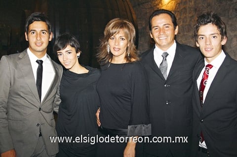 06112009 Familia Franco Reyes. Fernando, Marcela, Marcela, Fernando y Carlos. En pareja. Elena y Sergio Celayo.