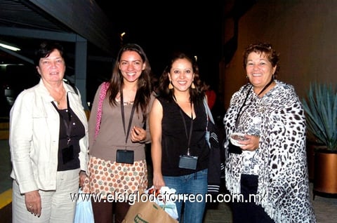 16112009 Rosy González, María Esther Romo, Sara Aguilera y Marcela Zapata.