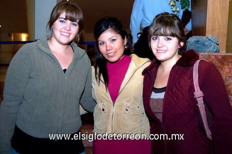 16112009 María Antonieta Guzmán, Juan Manuel Rosales y Gabriela García.
