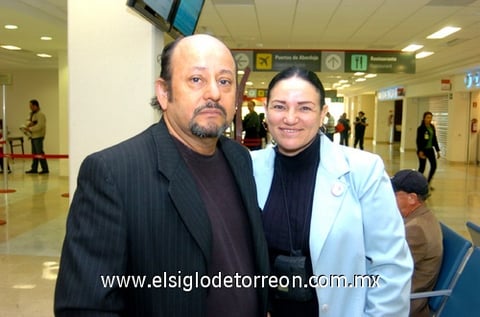 16112009 México. Hernán Calderón y Mayela Villarreal realizaron un viaje de negocios.