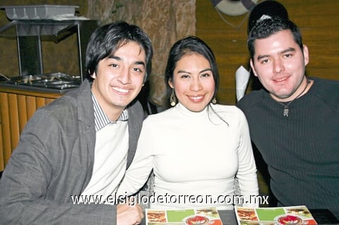 10112009 Everardo García, Martha Cruz y Jonathan Hernández.