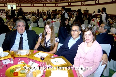 11112009 Mario Morales, Any, José Montaña y Maribel Jiménez.