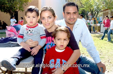 12112009 Diego, Patricia, Jorge y Andrés Mata Acosta.