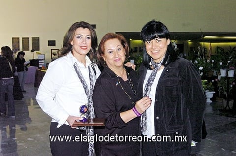 13112009 Fina de Ganem, Tita de Mijares y Lily de González.