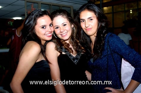 18112009 Martha Chávez de Arellano, Mafer Arellano y Michelle Ortega.