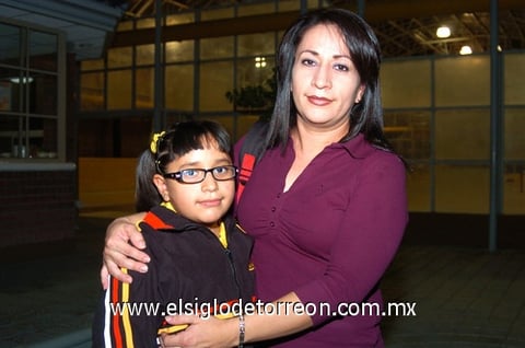 18112009 Marifer González y su mamá Ana Isabel Quintero.
