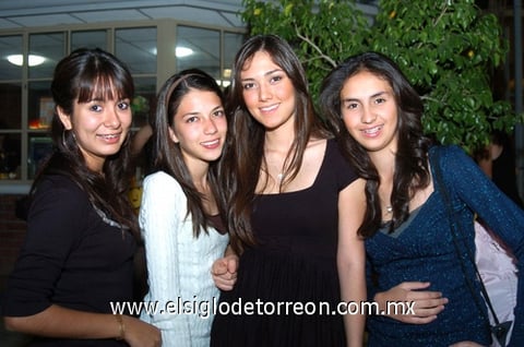 18112009 Asistentes. Paulina Rodríguez, María y Andrea Vara, Andrea Hernández.