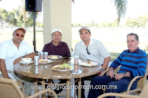 15112009 Heriberto Zúñiga, Mayela de Zúñiga, Antonio Delgadillo, Tere Díaz de Delgadillo, Alberto López Rocha, Patricia Longoria de López, Marisela de Pinera y Alfredo Pinera, captados recientemente en la exposición de la pintora lagunera Patricia Longoria.
