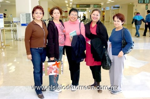 19112009 Distrito Federal. Virginia Ramírez fue despedida por Carolina López, Yolanda Chávez, Bertha Jáquez y Maye Alvarado.