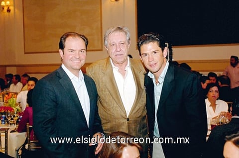 13112009 Misa inaugural. Destacadas personalidades se dieron cita en las instalaciones de la parroquia de Todos los Santos. Emotiva celebración Presentes en la celebración. Carlos Fernández, José Miguel Muguerza y Alejandro Irarragorri. Con una misa de acción de gracias, el día 1 de noviembre, se llevó a cabo la inauguración de la parroquia de Todos los Santos, en las instalaciones del Territorio Santos Modelo. A este magno evento se dieron cita distinguidos invitados, tanto foráneos como de la localidad, quienes presenciaron del momento histórico; cabe hacer mención que la ceremonia estuvo en manos del Pbro. Víctor Gómez.