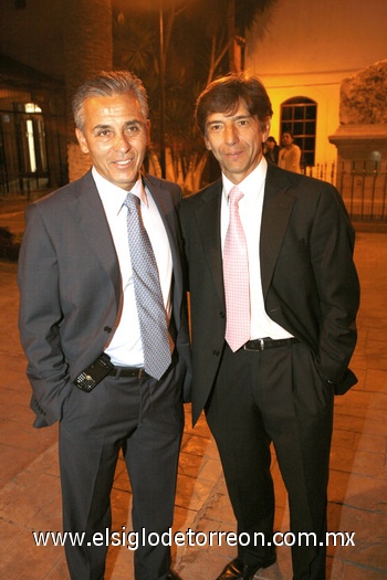 13112009 Sergio Bueno, Director Técnico del Santos Laguna y el ex jugador Miguel España.