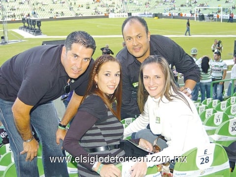 13112009 Nick, Iziar, Paty y Rogelio.