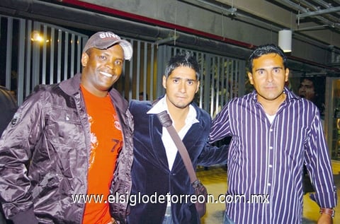 13112009 Desde temprana hora se dieron cita en el estadio los ex santistas Miguel Asprilla, Iguala Carreón y Efrén Reyes.