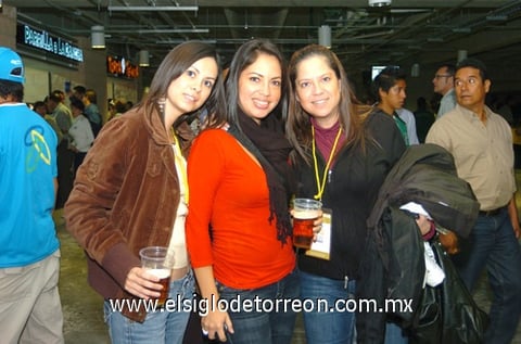 13112009 Tina López, Verónica Arroyave y Lizbeth Quevedo.