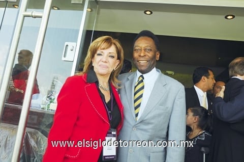 Margarita Serrato y Pelé.