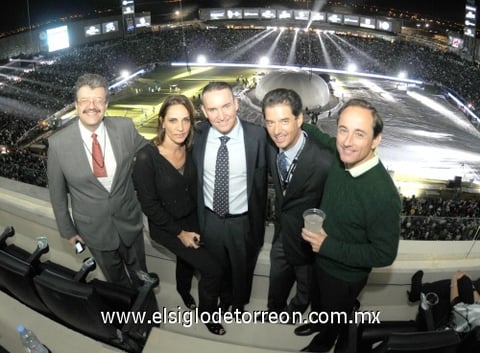 De gala. Directivos de reconocidas empresas disfrutaron de la gran noche inaugural.