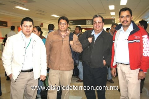 20112009 México. Raúl Hernández y Omar Ríos fueron recibidos por Fidel Rivera e Iván Romero.