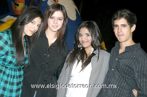 15112009 Adriana Acosta, Lorena Transfi, Diana Castruita y José Bello.