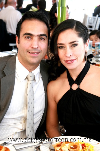 20112009 En pareja. Carlos y Lorena Braña. Disfrutaron. Alejandro y Adriana Ceballos. Elegantes. Cinthia y Adán.