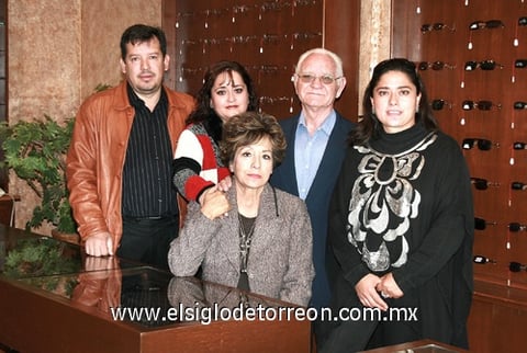 20112009 Ivonne de Santiesteban, Evelyn de Torres, Georgina de Morales, Georgina Alatorre, Norma Morales y Sonia de Meléndez. Familias: Esparza Morales, Alatorre Morales, Meléndez Morales, Santiesteban Morales y Torres Morales. Luis Fernando Meléndez, Sonia de Meléndez, Georgina de Morales, Sergio Morales y Norma Morales.