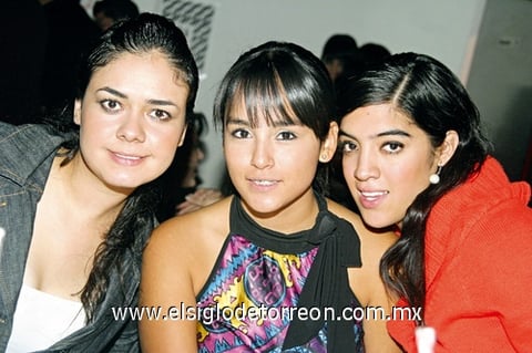 20112009 Karina Jaidar, Marifer Villalobos y Valeria Robles.