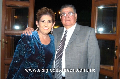 21112009 Myrna de Martínez y Juan Martínez acudieron a reciente recepción nupcial.