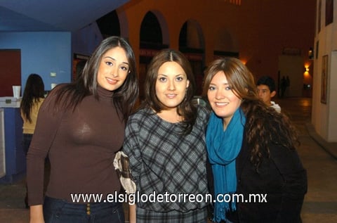 23112009 Yerka Garza, Silvia y Cristina Mata.