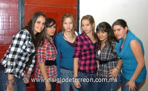 23112009 Mónica Rangel, Daniela Partida, Tony y Claudia Jaidar, Érika Berna y Mía Martínez.