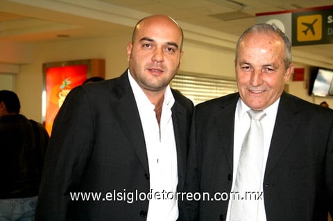 21112009 Viajero. Carlos Wigand fue recibido por Patricio Zermeño Wigand.