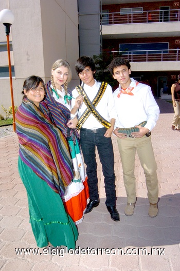 22112009 Ilse Magallanes, Paola Romo, Alejandro de la Peña, Priscila Lam y Elva López.