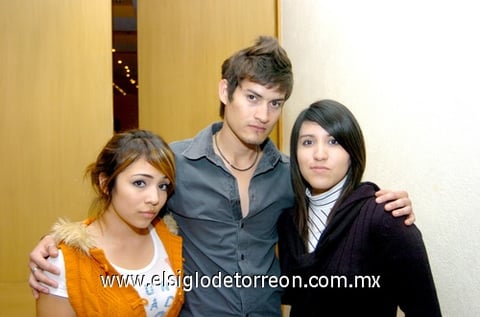 20112009 Karla Barrios, Arnold Altamirano y Sindy Alvarado.