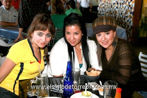 24112009 Diana Mascorro, Karla Godines y Janeth Rivera.