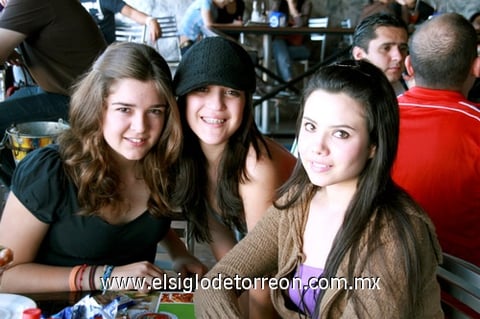 24112009 Inseparables. Sofía Gutiérrez, Daymar y Andrea Morales.