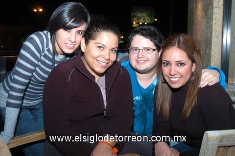 24112009 Entre amigos. Marijose López, Ceci Palacios, Cuauhtémoc Córdova y Rocío Monroy.